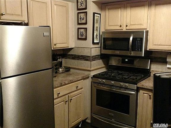 5th image of 55 Monroe Blvd APT 2R