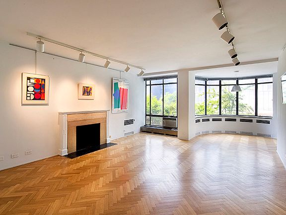 2nd image of 17 W 54th St APT 4C