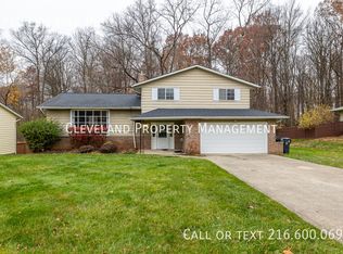 5740 Elm Hill Dr, Solon, OH 44139