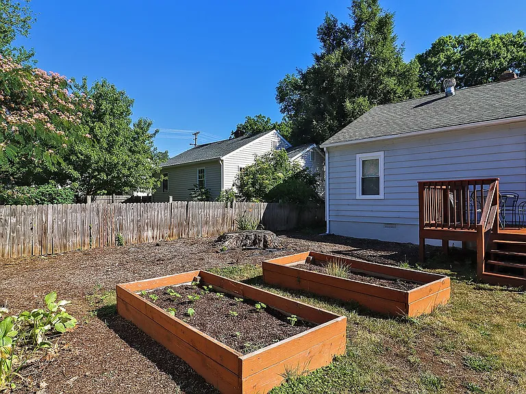 1306 Chesapeake St — Photo 13
