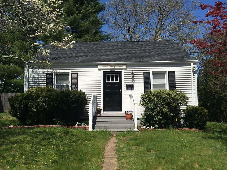 Front view of property