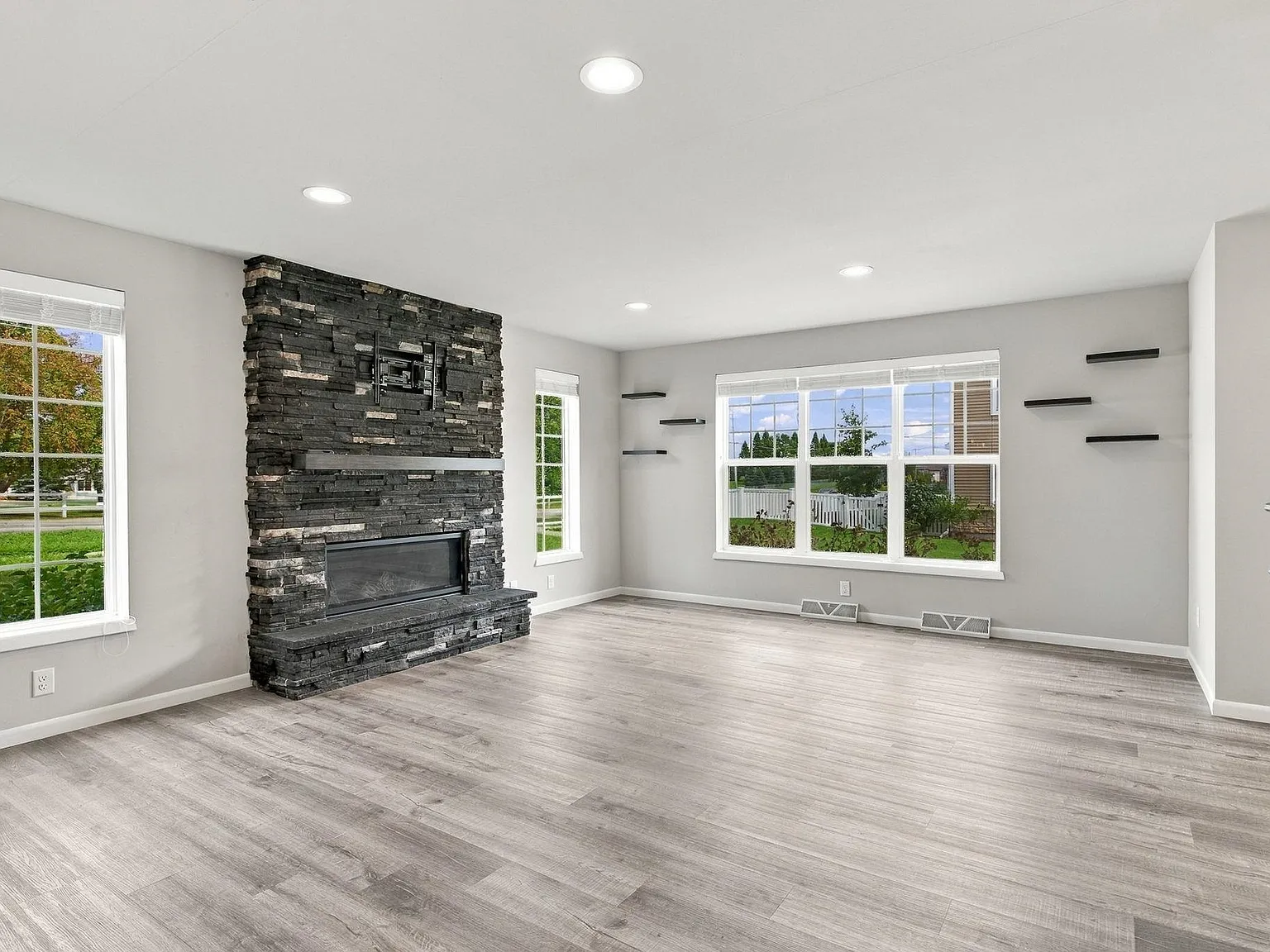 3 bed, 2.5 bath, 1487 sqft, $2,600 — Photo 3