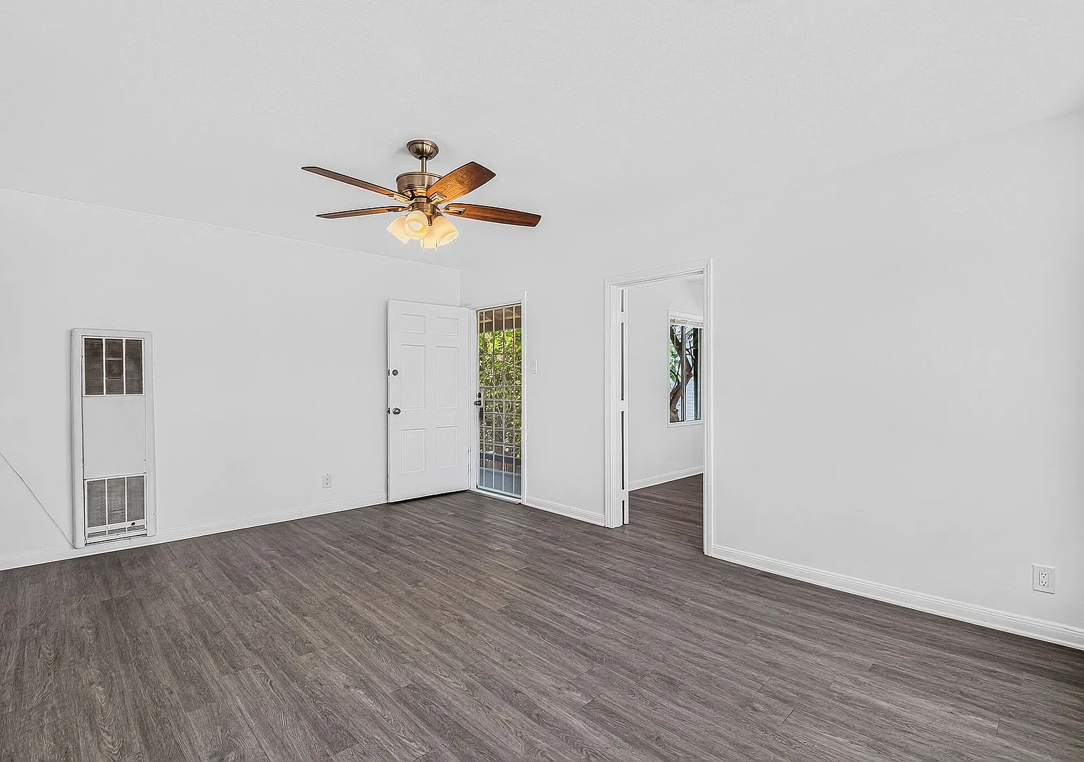 530 W 9th St — Photo 4