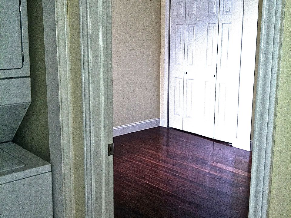 2nd image of 906 Arch St #3F