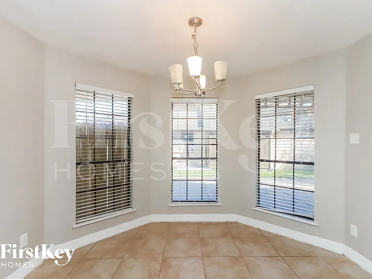 6611 Gleneagles Dr — Photo 5