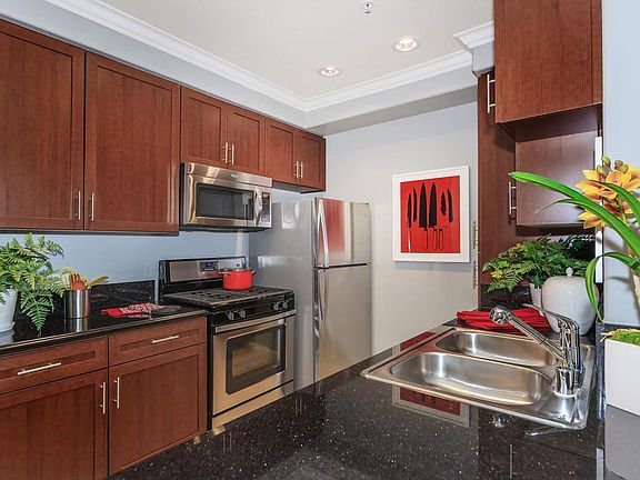 2nd image of 1023 S Broadway