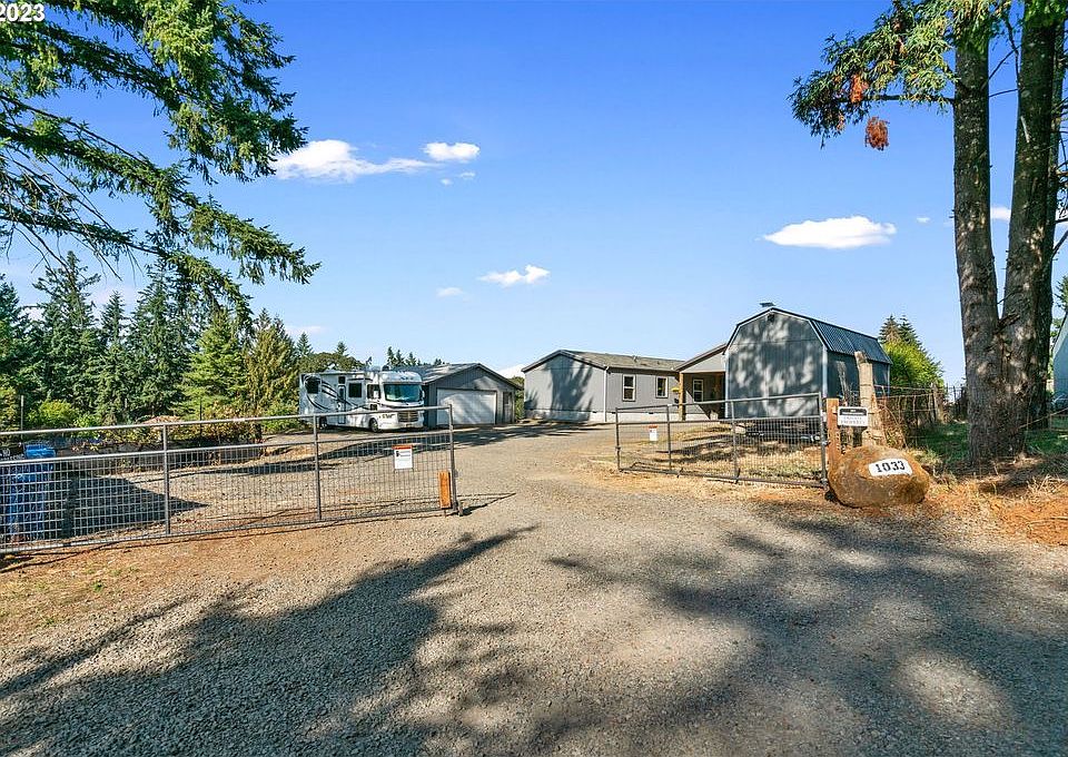 1st image of 1033 Camelot Dr S