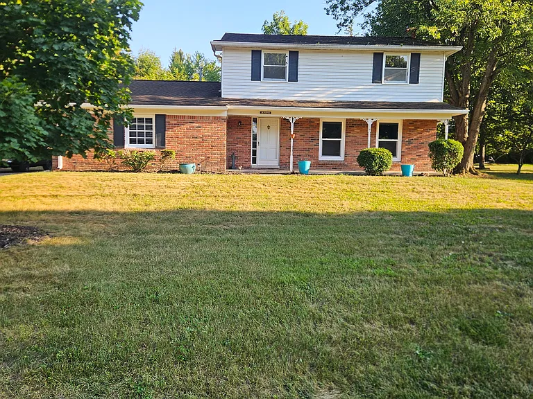 35241 Caryn St — Photo 1