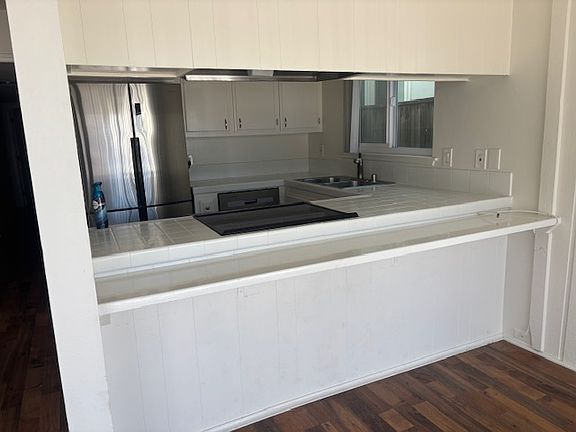 4th image of 211 Orange St #A