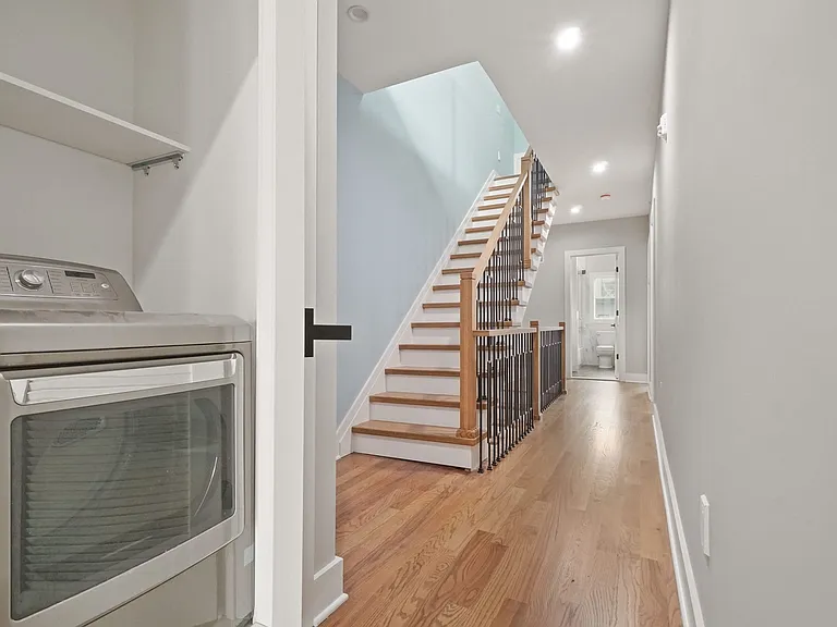 61 Lawton Ave #B — Photo 12