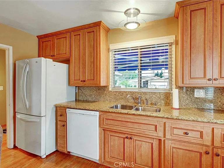 17230 Bonham Ave — Photo 10