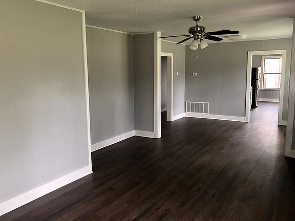 4th image of 1304 Hollybrook Dr