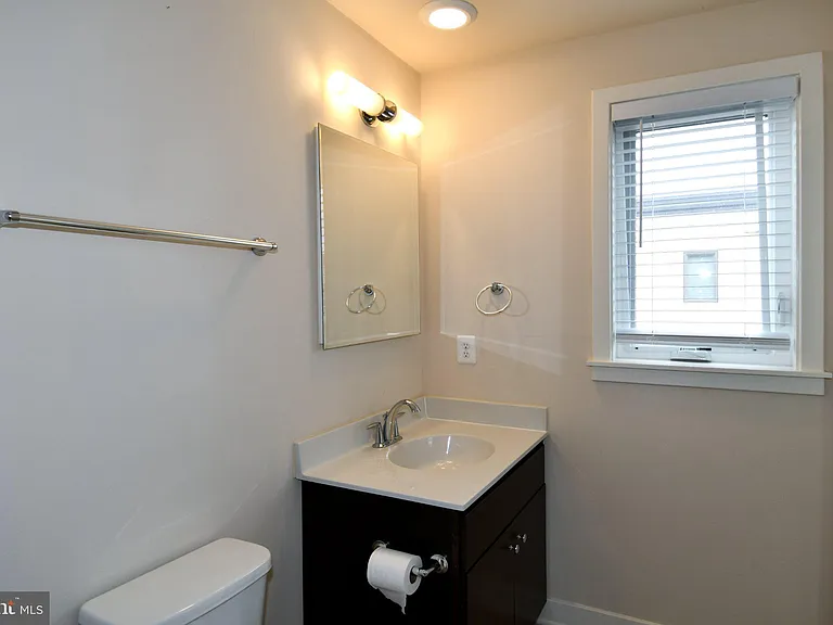 16301 Columbus Ave — Photo 39