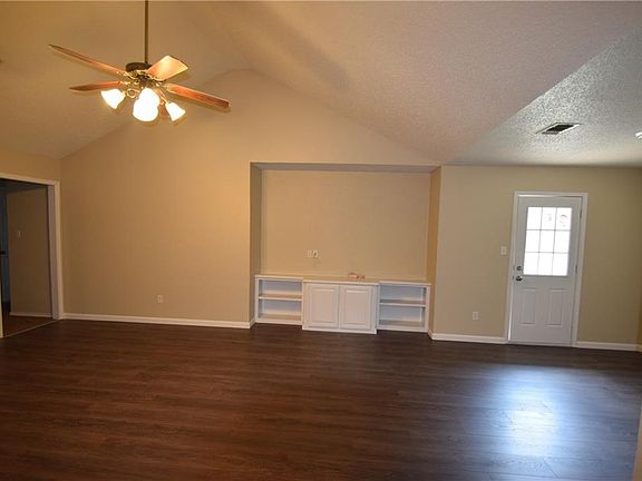 3rd image of 203 Bentley Dr