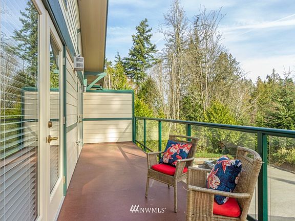 3rd image of 360 NE Knechtel Way #304