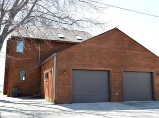 2203 Lakeshore Dr, Milford, IA 51351