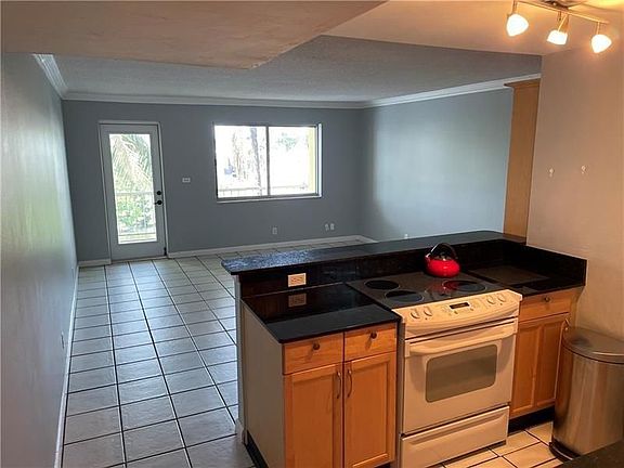 5th image of 801 NE 18th Ct APT 304