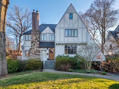 11 Knollwood Drive, Larchmont, NY, 10538