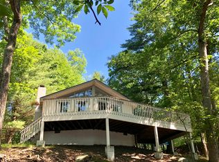 245 Mountain Lake Dr, Dingmans Ferry, PA 18328