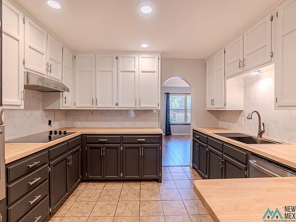 5th image of 421 Diamondhead Dr