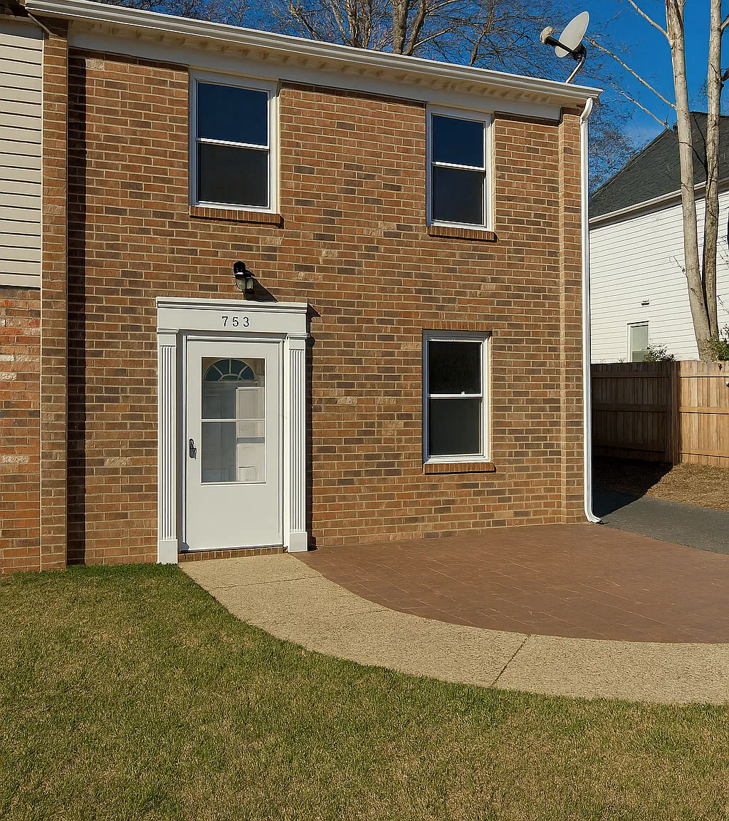 3 bed, 1280 sqft, $2,200 — Photo 1