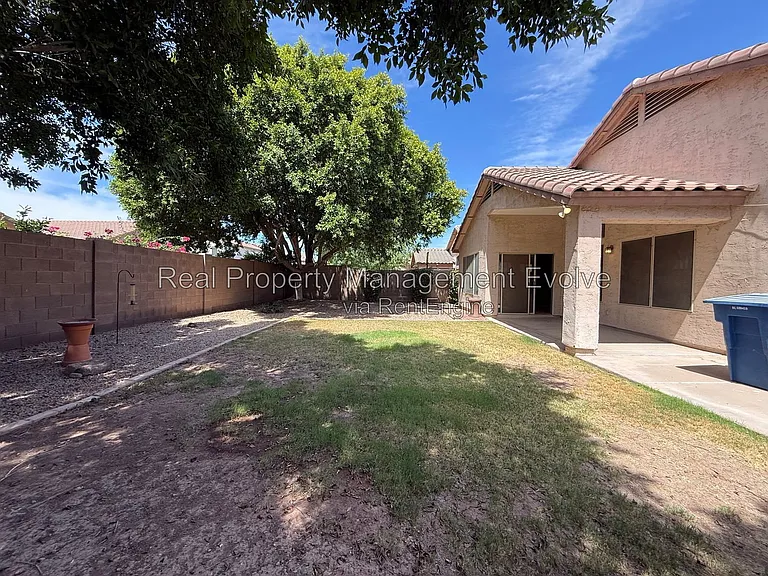 1021 W Park Ave — Photo 28