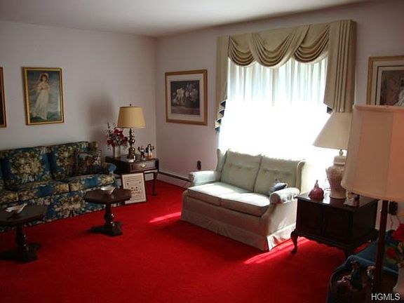 4th image of 233 Summit Dr