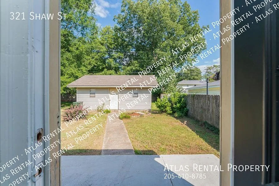 Move-In Ready Comfort 4 Bed, 2 Bath! — Photo 4