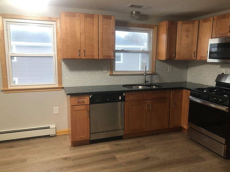 2nd image of 33 Louise Ct #2