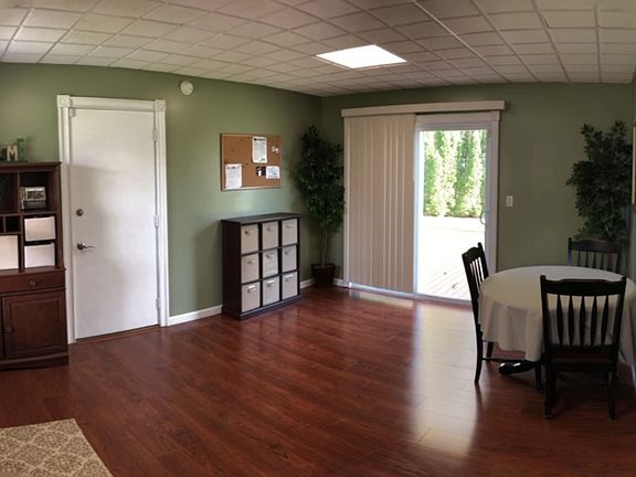2nd image of 18 Willowbrook Ln