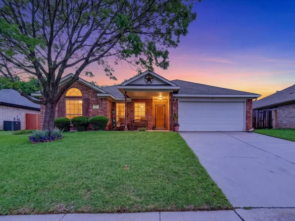 582 Tanglewood Dr, Burleson, TX 76028
