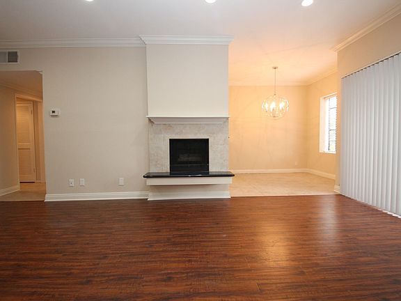 5th image of 14945 Moorpark St #102