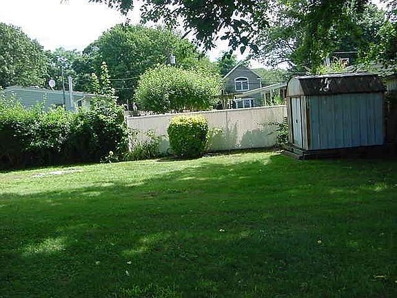 4th image of 61 Cheryl Dr