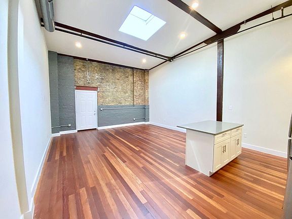 3rd image of 3419 Richmond St #203