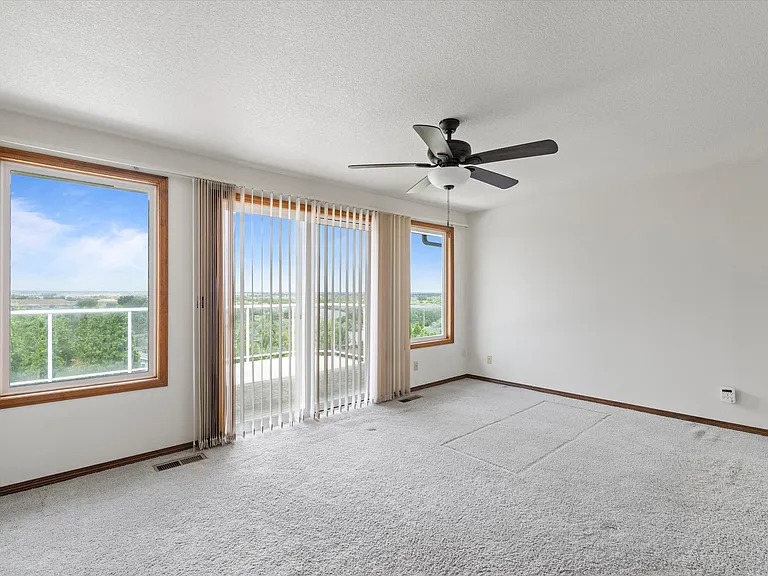 212 Edgewood Dr — Photo 20