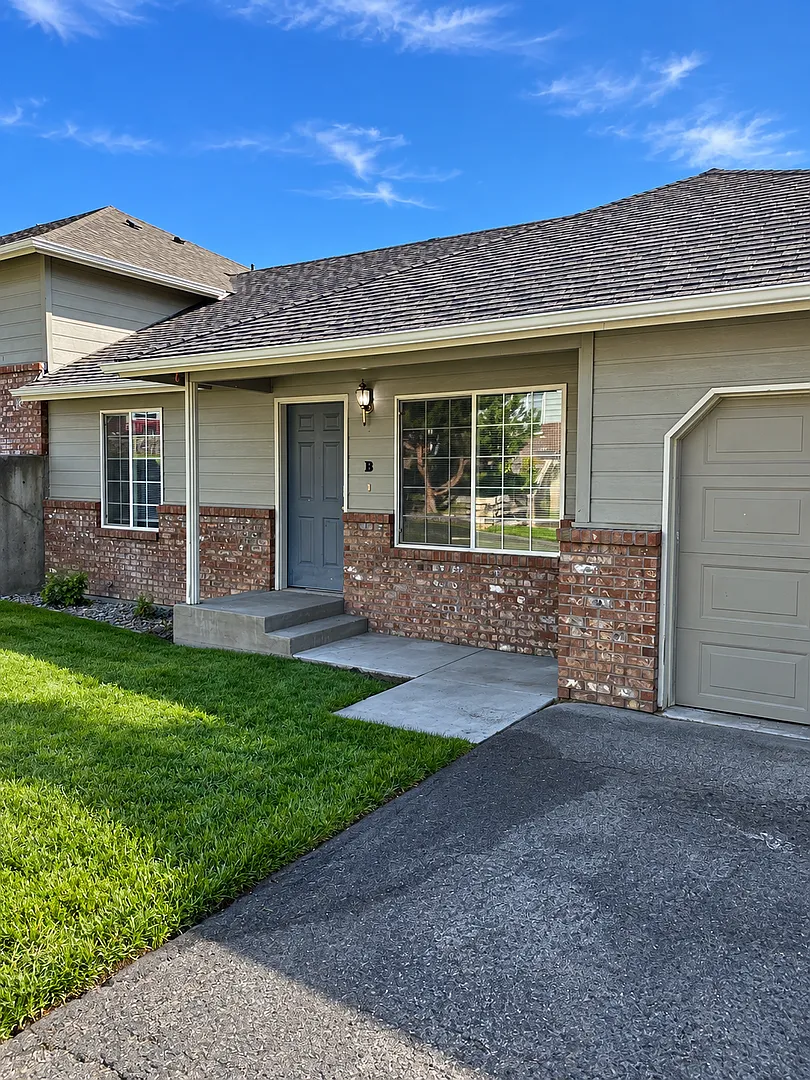 1000 Speyers Road - Duplex — Photo 1
