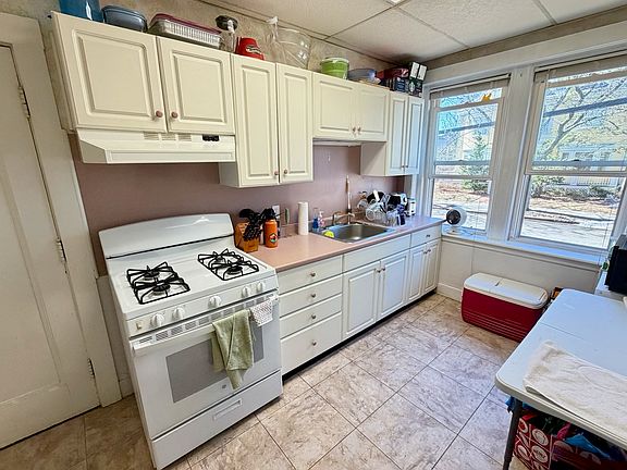 3rd image of 59 Manchester Rd APT 2