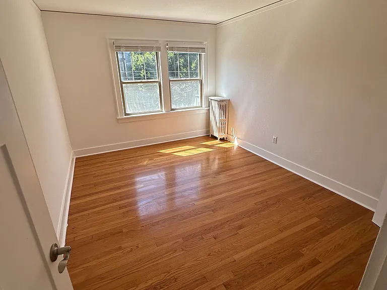 516 Summit Ave E #201 — Photo 9