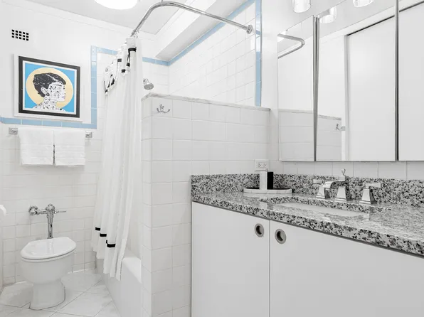 166 East 61st Street image 7 of 7