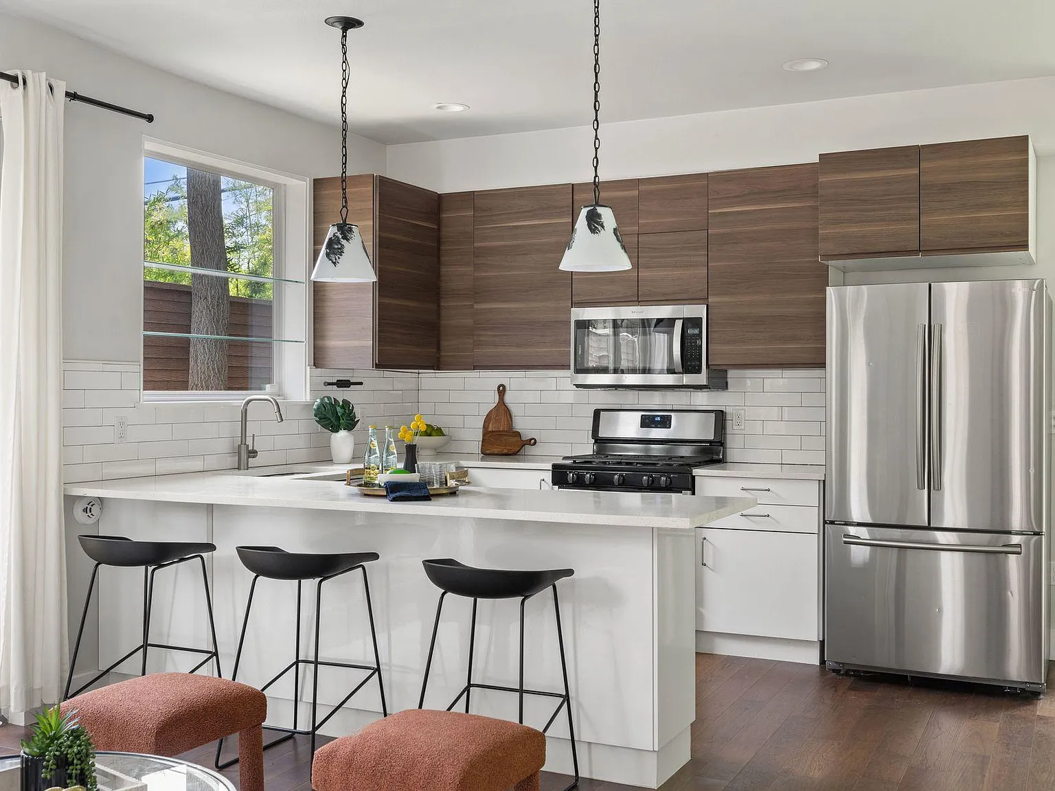 2 bed, 2.0 bath, 1077 sqft, $3,200 — Photo 4