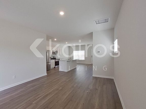 2nd image of 2401 Banyon Cir