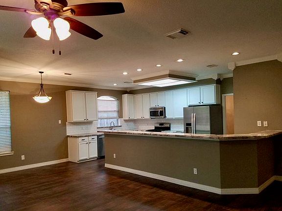 Open kitchen/living room