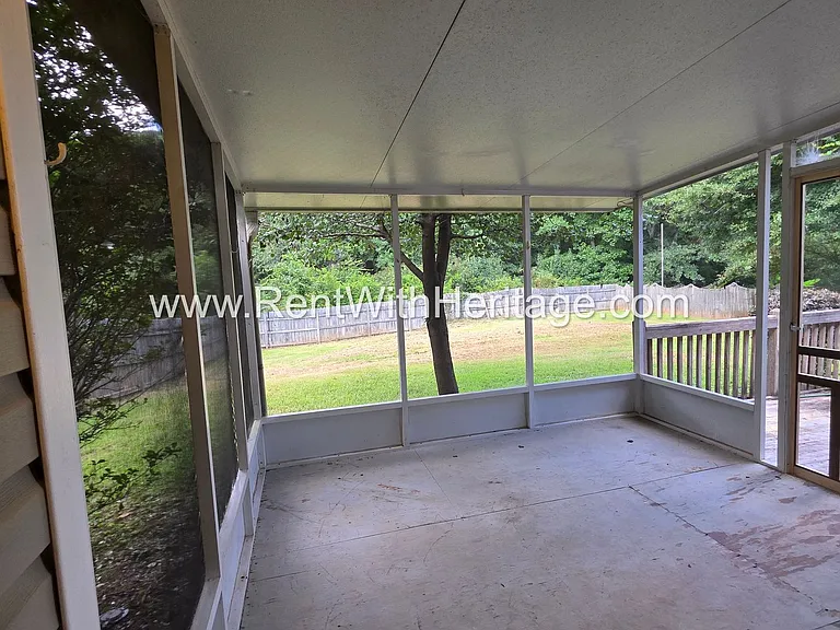 6535 Manor Creek Dr — Photo 44
