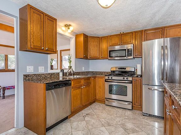 3rd image of 659 Turnpike St