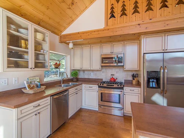 12139 Pine Forest Rd — Photo 9