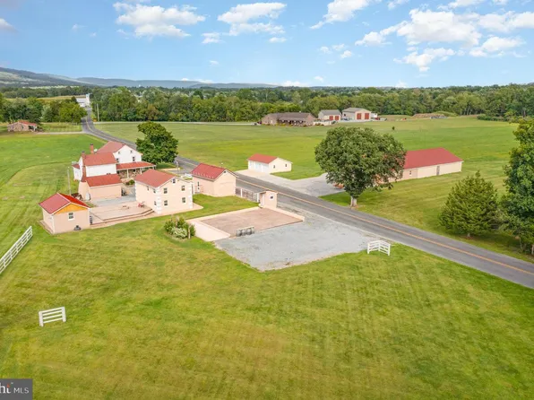 29 Park Dr, Grantville, PA 17028