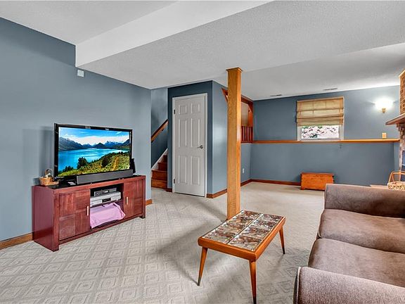 5th image of 300 Denrose Dr