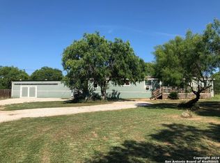 1390 Southview Dr, Lytle, TX 78052