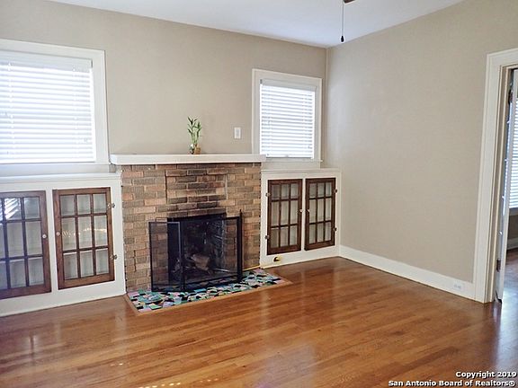3rd image of 811 W Elsmere Pl