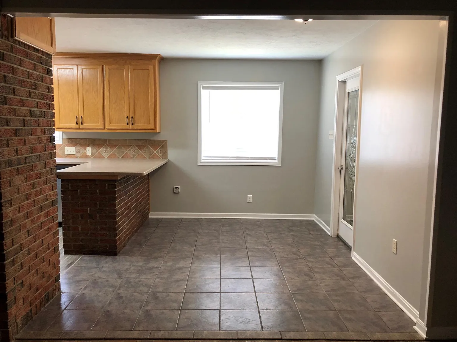 3 bed, 2364 sqft, $1,900 — Photo 4